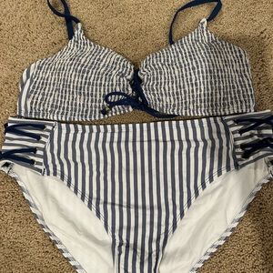 Blue and white textured Bikini set, full coverage bottoms